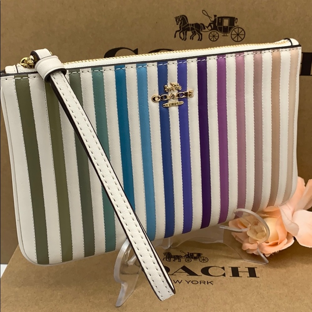 COACH LARGE WRISTLET WITH OMBRE QUILTING
IM/CHALK - Picture 2 of 16
